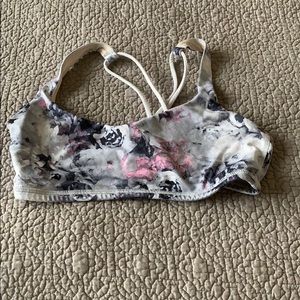 Lululemon sports bra in excellent condition